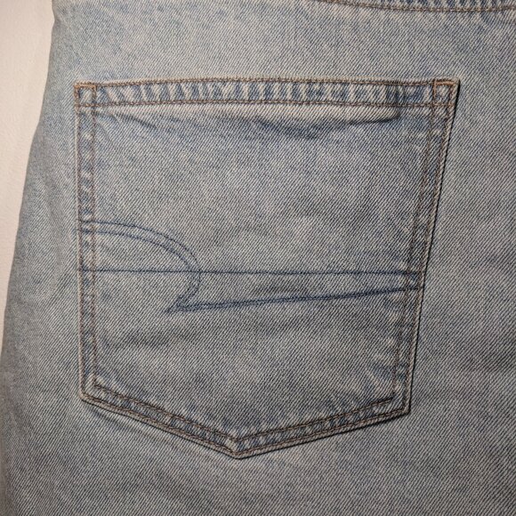 NWT American Eagle Outfitters 18 Raw Hem Jean Perfect Skirt Light Wash Denim 34W - Picture 8 of 13